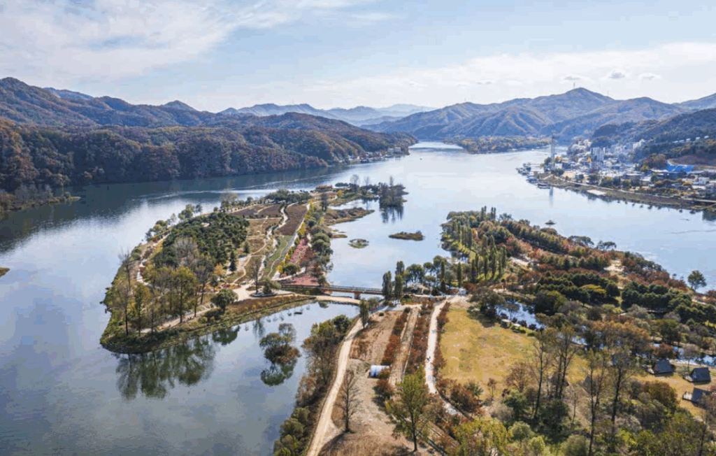 Gapyeong Jaraseom Camping Site, where romance meets