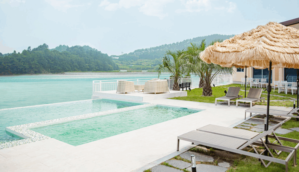 Romantic leisure time at the infinity pool